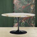 Tulip Eero Saarinen H 41 Couchtisch mit goldener Calacatta-Marmorplatte, hergestellt in Italien – Scarlet