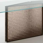 Tisch mit geformter Glasplatte und Untergestell aus geschmolzenem Glas und Metall - Foglietto Viadurini