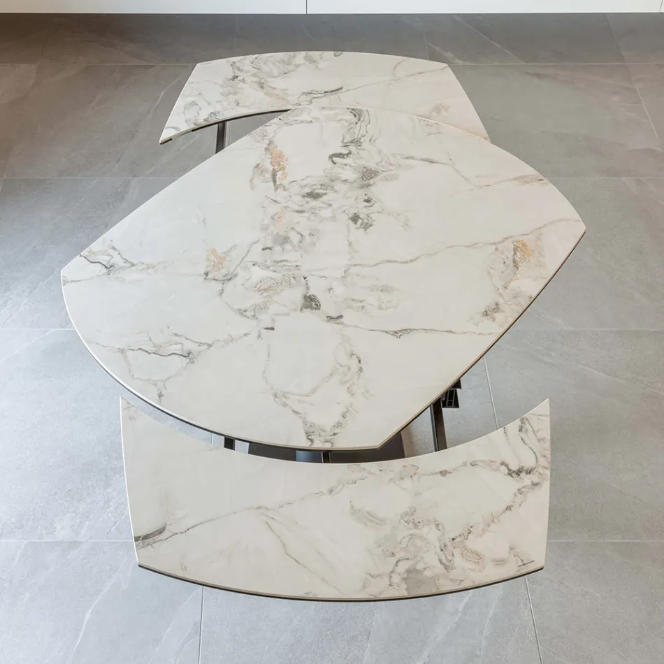 Ausziehbarer Esstisch mit Keramik- und Metallgestell – Indira Viadurini