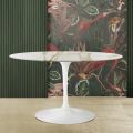 Eero Saarinen Tisch H 74 mit ovaler Platte aus goldenem Calacatta-Marmor Made in Italy - Scarlet