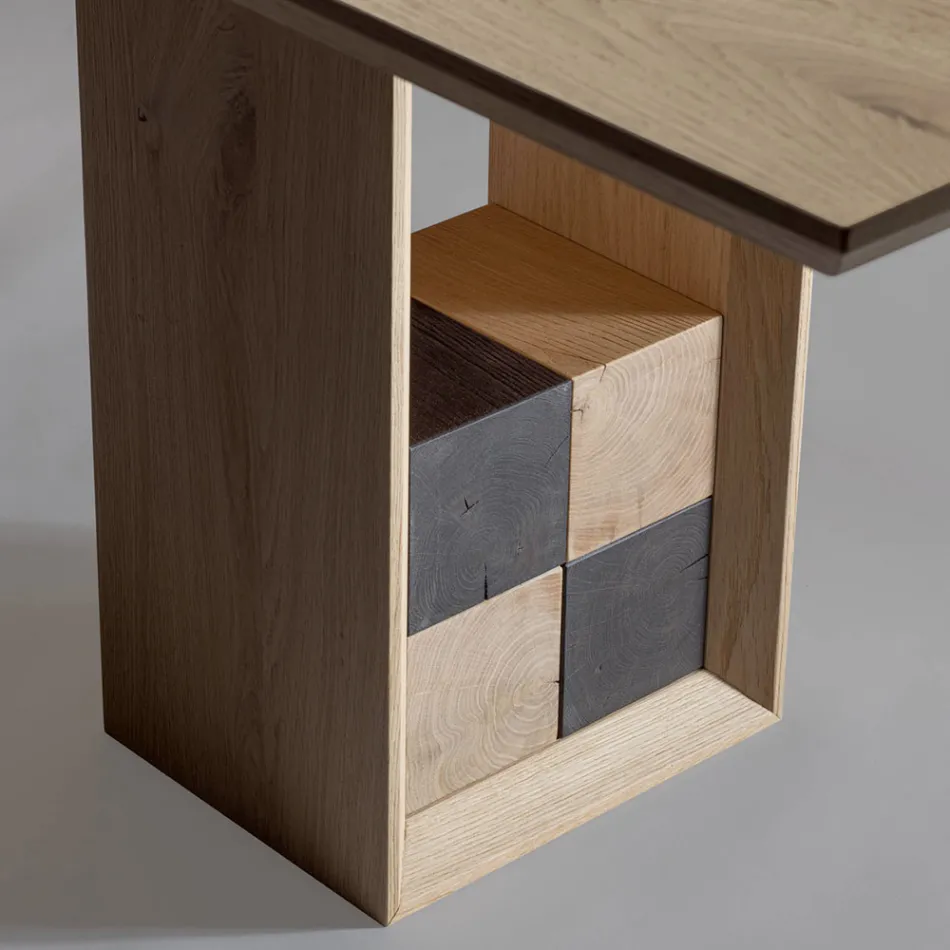 Fester Tisch mit Sockel mit dekorativen Quadraten, hergestellt in Italien – Maugrim Viadurini