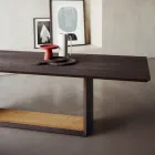 Fester Tisch mit abgeschrägter Platte und zweifarbigem Untergestell, hergestellt in Italien – Jadis Viadurini