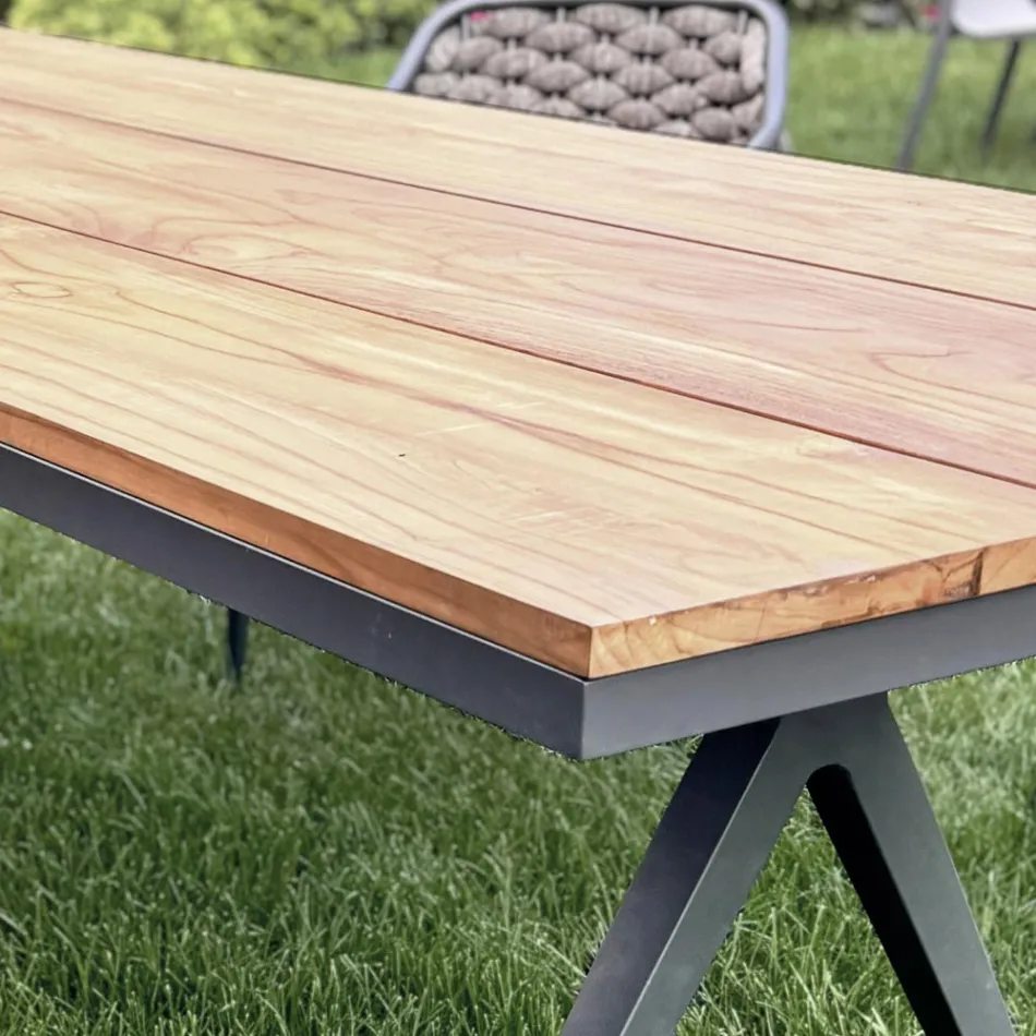 Fester Außentisch 220x100 cm aus Aluminium und massivem Teakholz - Nara Viadurini