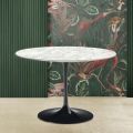 Tulip Eero Saarinen H 73 Tisch mit Carrara-Marmorplatte, hergestellt in Italien – Scharlachrot