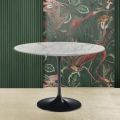 Tulip Eero Saarinen H 73 Runder Tisch aus Carrara-Marmor Statuarietto – Scharlachrot