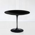 Eero Saarinen Tulip Tisch H 74 mit schwarzer Flüssiglaminatplatte Made in Italy - Scharlachrot