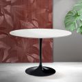 Saarinen Tulpentisch H 74 cm in Mattweiß Florim Keramik - Scharlachrot