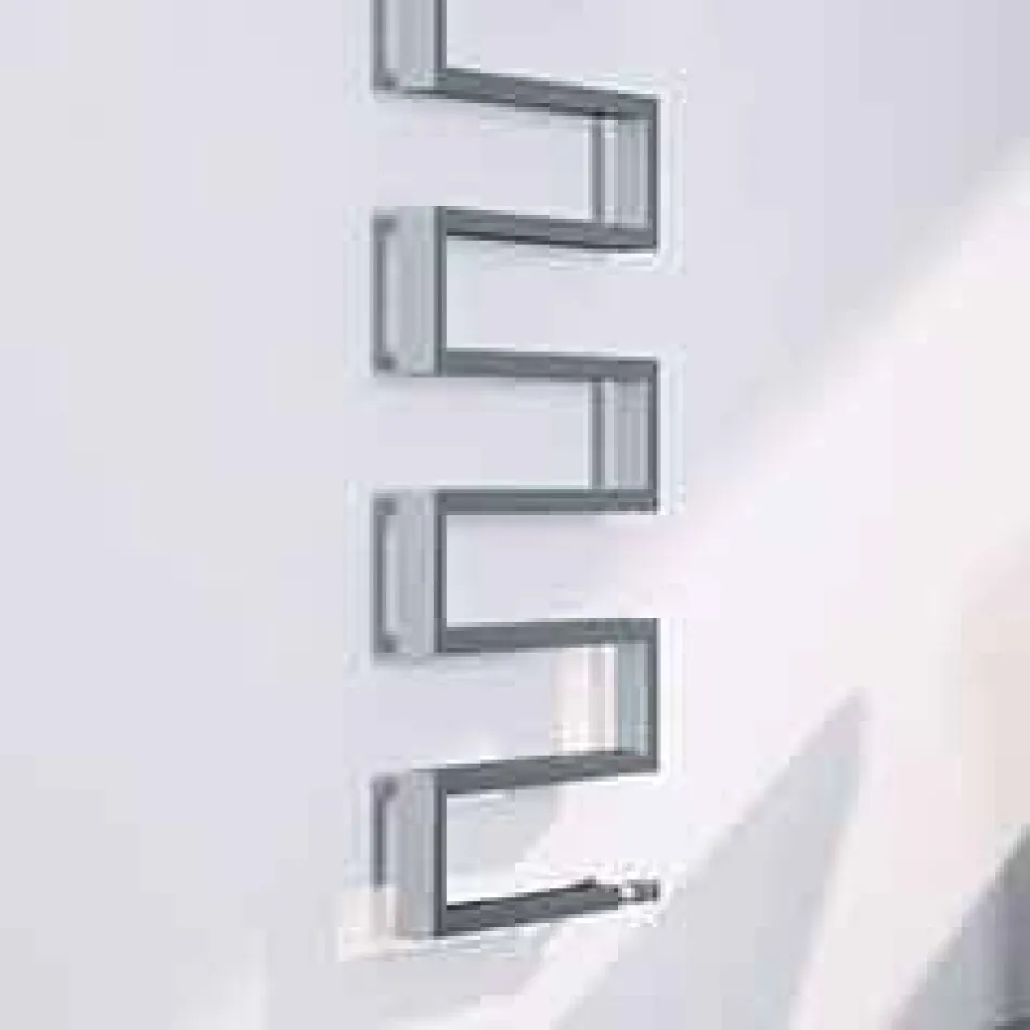 Termoarredo vertikale Hydraulikchromoberfläche Snake von Scirocco H Viadurini