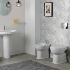 Bodenstehende Keramiktoilette mit Polyestersitz und modernem Design - Silica Viadurini