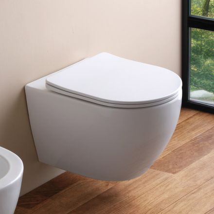 Wandhängendes, spülrandloses WC mit Soft-Close-Keramiksitz – Juniper   Viadurini