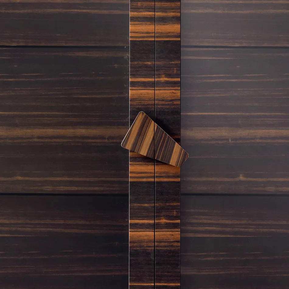 Design Vitrin aus Massivholz mit 2 Türen in Italien hergestellt  Viadurini